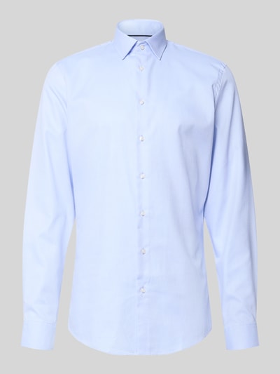 Produktfoto, Slim Fit Business-Hemd mit Kentkragen von Jake*s aus Reine Baumwolle in Hellblau, Knopfleiste, Sportmanschetten, abgerundeter Saum, extralang, Rückenlänge 83 cm, Schulterbreite 41 cm, Ärmellänge 71 cm, glatte Textur