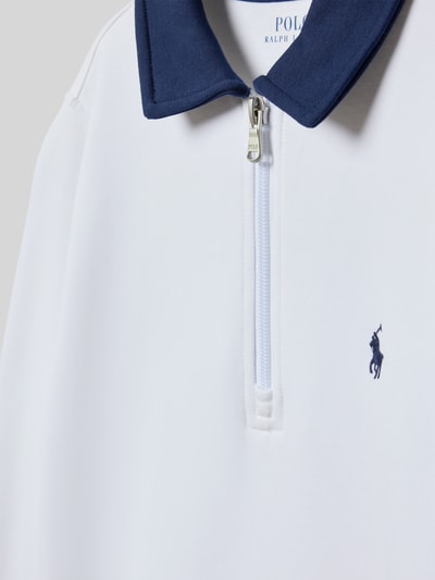 Produktfoto, Regular Fit Sweatshirt aus Baumwoll-Mix von Polo Ralph Lauren Teens, unifarben in Weiß mit marineblauem Polokragen, Logo-Stitching, Reißverschluss, Sweat-Material, gerippte Abschlüsse.