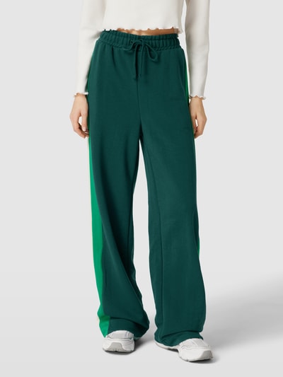 TheJoggConcept Spodnie dresowe z paskami w kontrastowym kolorze model ‘SAFINE’ Ciemnozielony 4