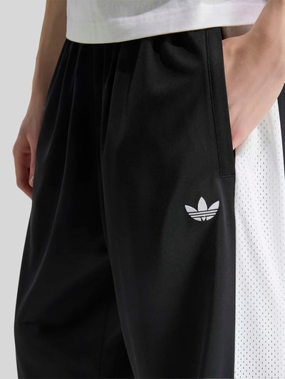 adidas Originals Loose Fit Sweatshorts mit elastischem Bund Black 3