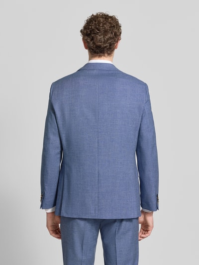 Męski model nosi Modern Fit 2-knopf-sakko mit pattentaschen Modell 'Ezzo' von DIGEL, kolor niebieski, melanżowa faktura, widok całej sylwetki od tyłu, materiał z domieszką wiskozy, kołnierz z klapami, długość pleców w rozmiarze 50: 74 cm, szerokość ramion w rozmiarze 50: 45 cm, długość rękawa w rozmiarze 50: 64 cm.