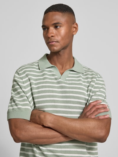 MCNEAL Regular fit poloshirt met V-hals Lindegroen - 3