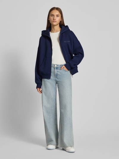 Review Bluza rozpinana o kroju regular fit z kieszenią kangurką model ‘Basic’ Granatowy 1