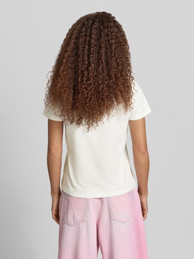 Frauenmodel trägt Damen T-Shirt Boxy Fit T-Shirt aus reiner Baumwolle Modell 'CRISTINA' von Pepe Jeans, Optik: Unifarben, Ganzkörperansicht Rückansicht