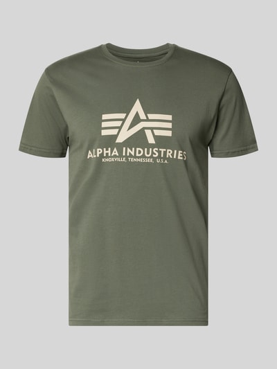 Productfoto, T-Shirt met logo en ronde hals van Alpha Industries in olijfgroen, zuiver katoen, regular fit, ruglengte maat M 68 cm.