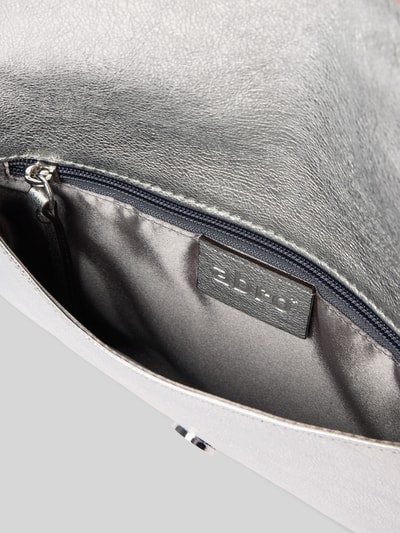 Produktfoto, Clutch aus echtem Leder mit Strukturmuster von Abro, silbergrau, Reißverschlussfach innen, Label-Detail sichtbar, glatte und strukturierte Texturoberfläche, Hauptfach mit Umschlag und Magnetverschluss, 23x14x4 cm