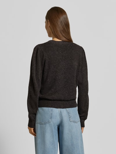Vrouwenmodel draagt donkergrijs gebreid jack met v-hals Regular Fit Strickjacke mit V-Ausschnitt model 'DOFFY' van VERO MODA, dames, volledig zicht achterkant