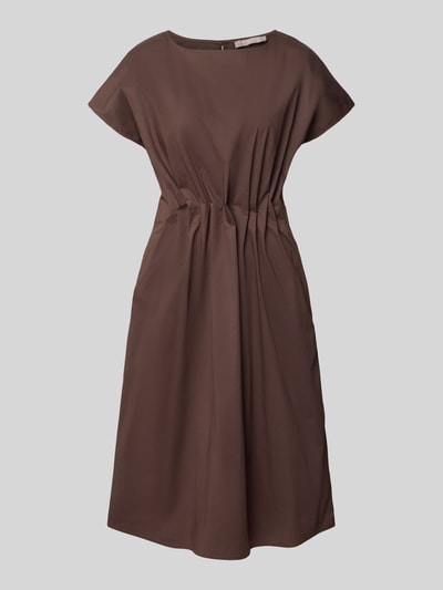 Produktfoto, Midikleid mit Rundhalsausschnitt und Drapierungen von Christian Berg Woman Selection aus Baumwoll-Mix mit Stretch-Anteil, taillierter Schnitt, braune Farbe, glatte Oberfläche, Rückenlänge bei Größe 36: 108 cm, Brustweite 42 cm.