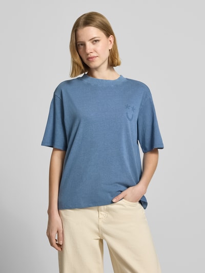 Jake*s Casual t-shirt nadruk z motywem i okrągły dekolt Jeansowy niebieski 4