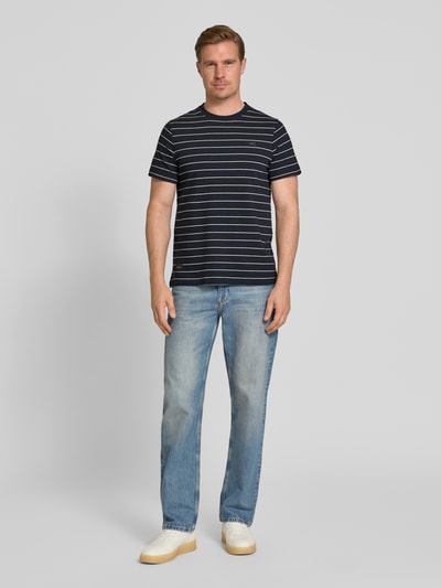 Mannelijk model draagt T-Shirt met Streifenmuster und Logo van camel active, katoen, regular fit, strependessin, ronde hals, ruglengte 70 cm, volledig vooraanzicht