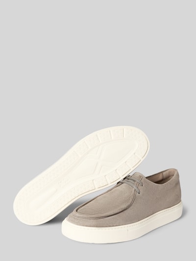 Produktfoto, Schnürschuhe aus Leder Modell 'METRO' von Lloyd, szary odcień, zaokrąglony nosek, gumowa podeszwa, wysokość obcasa 4 cm, wysokość cholewki 7 cm, szerokość w rozmiarze 44: 6 cm, tekstura skóry naturalnej