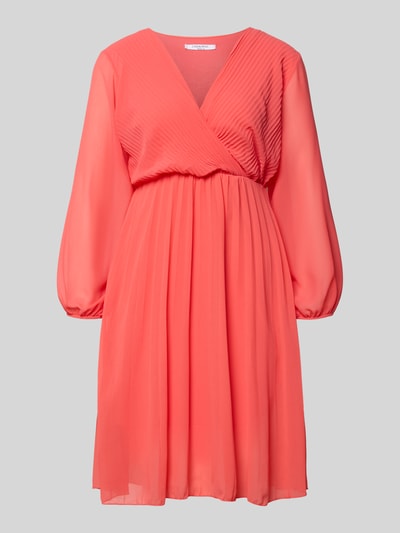 Produktfoto, Kleid aus Viskose-Mix mit V-Ausschnitt von ZABAIONE, taillierte Passform, Langärmelig, semitransparent, Unterrock, korallrot