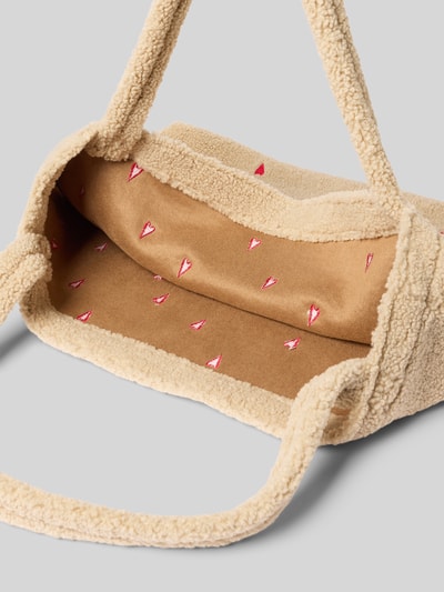 STUDIO NOOS Shopper aus Teddyfell mit Stitchings Modell 'Ecru Teddy Hearts' Sand 5