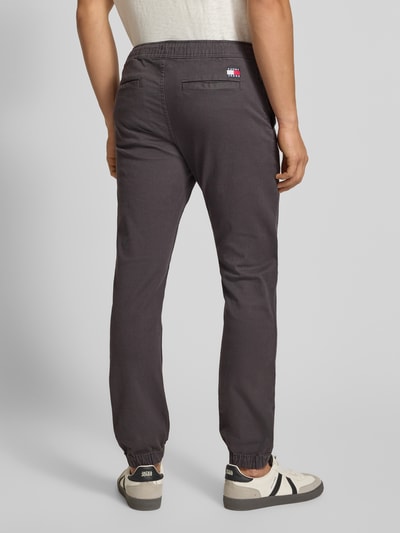 Tommy Jeans Slim fit chino van katoenmix Antraciet - 5