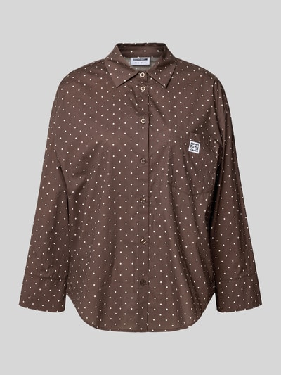 Produktfoto, Relaxed Fit Bluse im Allover-Look Modell 'FRIDA' von Noisy May aus Material-Mix mit Baumwoll-Anteil, braun mit weißen Punkten und Label-Detail