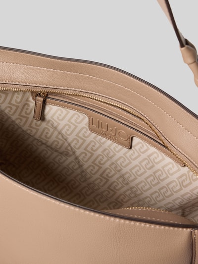 Produktfoto, Hobo Bag mit Label-Detail Modell 'GIHEN' von Liu Jo White, beige, Hauptfach mit Reißverschluss, Innenfutter gemustert, Detailaufnahme
