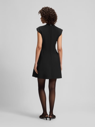 HUGO Regular Fit Etuikleid mit V-Ausschnitt Black 5