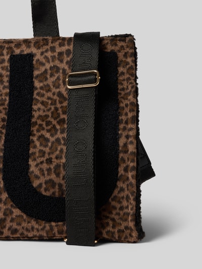 Produktfoto, Tote Bag in Animal-Optik von Liu Jo White, braun-schwarzes Leopardenmuster, großes Logo, verstellbarer Schulterriemen, Texturmix