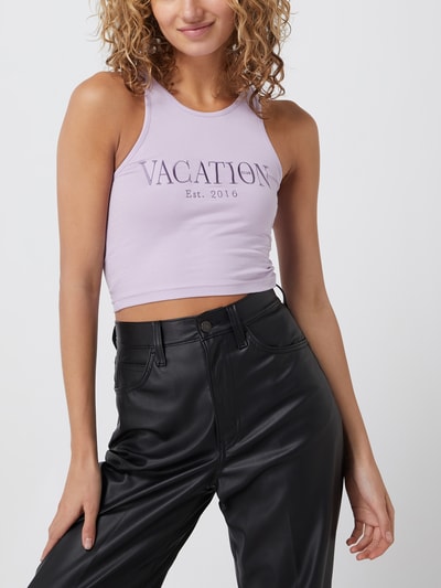 On Vacation Crop Top mit Logo-Stickerei  Flieder 4