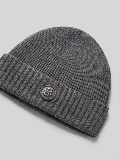 Produktfoto, Beanie mit Logo-Detail von BOSS BLACK aus grauem Rippstrick mit strukturierter, matter Optik und Umschlag, unifarben