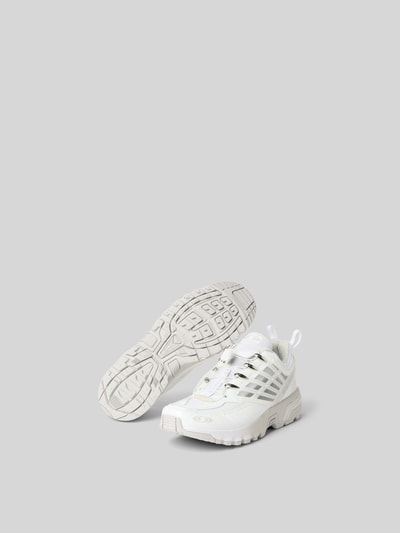 Produktfoto, Sneaker mit Label-Prints von MM6 Maison Margiela in Weiß mit abgerundete Form, Schnürverschluss, Mesh-Einsätze, strukturierte Sohle, Absatzhöhe 4 cm, Schafthöhe 8 cm, Herren Sneaker