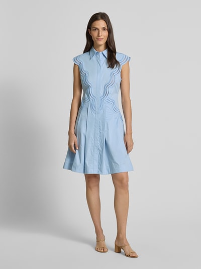 Copenhagen Muse Sukienka o długości do kolan z wykładanym kołnierzem i krytą listwą guzikową Jasnoniebieski 1