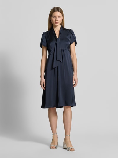 Christian Berg Woman Selection Midikleid mit V-Ausschnitt und Schluppe Marine 4