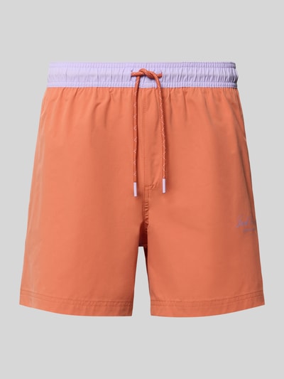 Produktfoto, Badeshorts mit Gesäßtasche Modell 'MAUI' von JACK & JONES in Orange mit lilafarbenem Bund, Logo-Print, Label-Detail, Loose-Fit