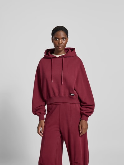 ROTATE Cropped Hoodie mit Logo-Patch Bordeaux 4