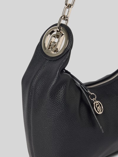 Produktfoto, Handtasche in Leder-Optik von Liu Jo White mit Ketten-Trageriemen, Logo-Detail, Reißverschluss, strukturierte Oberfläche.