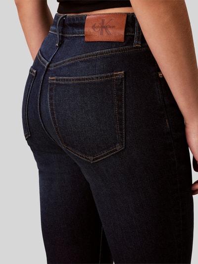 Calvin Klein Jeans Bootcut Fit Jeans aus reiner Baumwolle mit Dark Wash Jeansblau 6