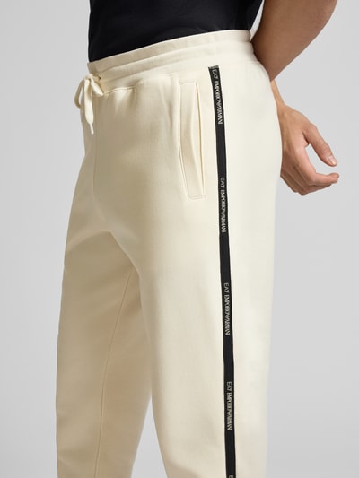 EA7 Emporio Armani Regular Fit Sweatpants mit Tunnelzug Modell 'Train' Offwhite 3