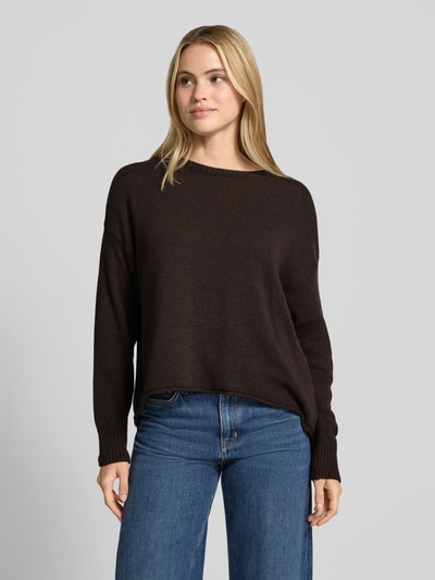 Modelka nosi Strickpullover mit Rundhalsausschnitt von Smith and Soul, kaszmir, relaxed fit, okrągły dekolt, rollsaum, widok z przodu,