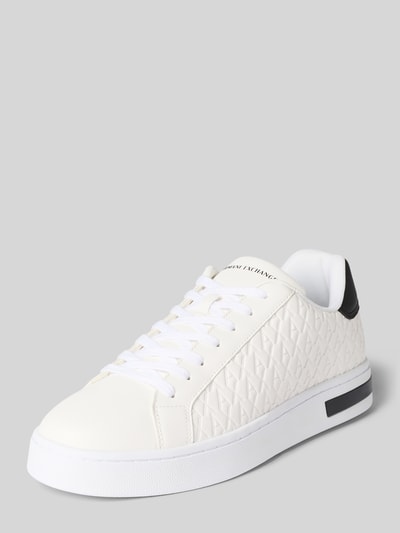 Produktfoto, weißer Sneaker mit Schnürung Modell 'LONDON SAFFIANO' von Armani Exchange, Saffiano-Struktur, Label-Detail, Herren, abgerundete Spitze, Absatzhöhe 3 cm, Schafthöhe 5 cm, Schaftweite 8 cm