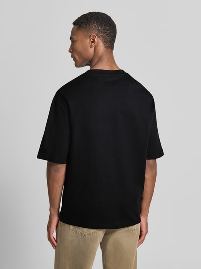 Męski model nosi Regular Fit T-Shirt aus reiner Baumwolle Modell 'RELAXASPEN' von SELECTED HOMME, efekt: jednolity kolor, krój regular fit, okrągły dekolt, krótki rękaw, bawełna, Ganzkörperansicht Rückansicht