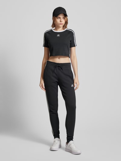 adidas Originals Cropped T-Shirt mit Label-Print Black 1