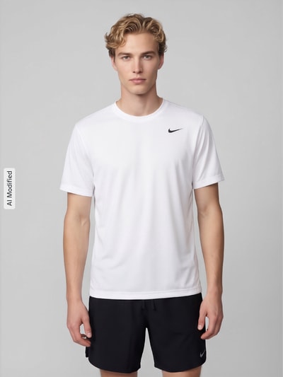 Nike Training t-shirt sportowy o kroju regular fit z nadrukiem z logo Biały 4