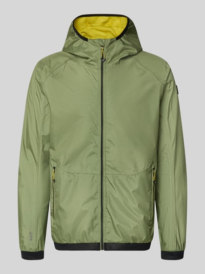 Produktfoto, olivgrüne Jacke mit Kapuze Modell 'KOS' von Killtec, Reißverschluss, seitliche Taschen, elastische Ärmel, glatte Textur