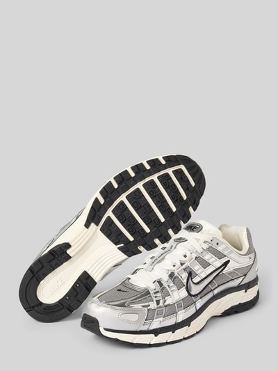Produktfoto, Sneaker aus Leder-Textil-Mix von Nike in Silber, Schwarz und Weiß, strukturierte Gummisohle, Herren Sneaker von Nike