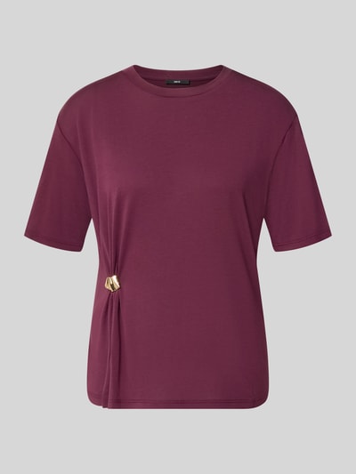 Produktfoto, Regular Fit T-Shirt mit Zierbesatz von zero in dunklem Rot, Modal-Mix, Raffungen mit goldfarbenem Detail, neutrale Oberfläche