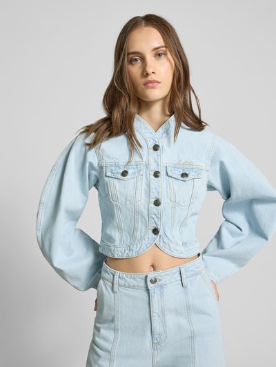 ROTATE Cropped Jeansjacke mit Knopfleiste Hellblau 3