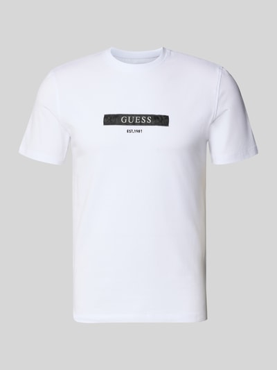 Produktfoto, T-Shirt met Label-Detail van Guess, wit katoen-elastaan, regular fit, geribde ronde hals, labeldetail, voorkant.