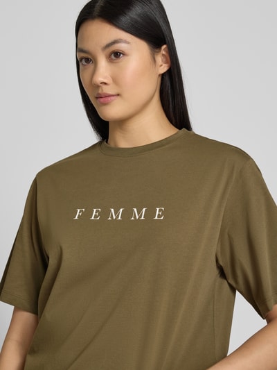 Selected Femme T-shirt o kroju oversized z nadrukiem z logo model ‘VILJA’ Oliwkowy 3