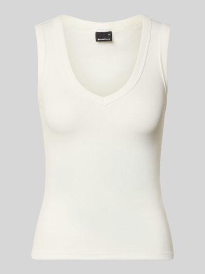 Produktfoto, Slim Fit Top mit V-Ausschnitt von Gina Tricot, elastyczna mieszanka bawełny, krój slim fit, dekolt w serek, krój bez rękawów, długość tyłu w rozmiarze S: 52 cm, jednolity biały kolor, delikatna prążkowana faktura