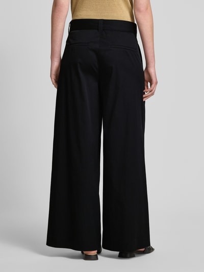 MAC Stoffhose mit Gürtel und Eingrifftaschen Modell 'Carletta' Black 5