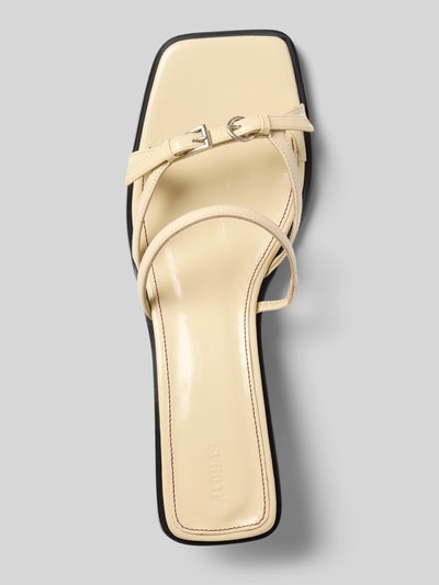 Produktfoto, Sandaletten aus echtem Leder Modell 'Liko' von ALOHAS in Beige mit gerader Passform, Zierschnalle, offene Ferse, Absatzhöhe 4 cm