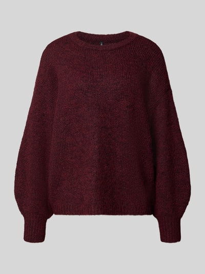Produktfoto, Regular Fit Pullover mit Woll-Anteil Modell 'NELLIE' von ONLY in Dunkelrot mit weicher Stricktextur vor grauem Hintergrund. Damen Pullover von ONLY