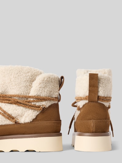 Produktfoto, Boots aus Leder-Textil-Mix mit Teddyfell von Blauer USA, braun und creme, abgerundete Spitze, Schnürung, Label-Detail, Absatzhöhe 4 cm, Schafthöhe 14 cm, Szerokość w rozmiarze 40: 16 cm, wykończenie miękkie, faktura zamszowa i futrzana
