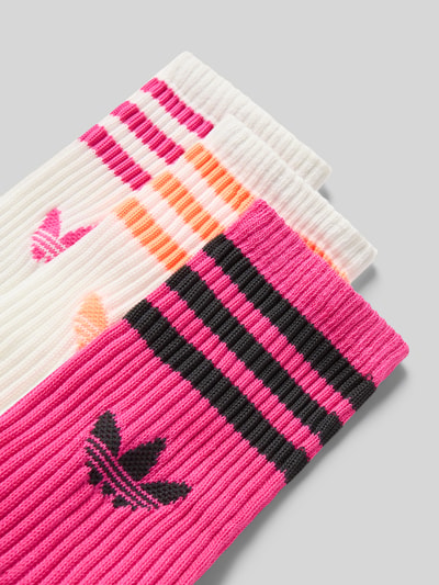 Produktfoto, Socken mit Label-Print im 3er-Pack von adidas Originals aus Baumwoll-Mix mit Stretch-Anteil, gerippter Abschluss, farbenfroh gestreift.
