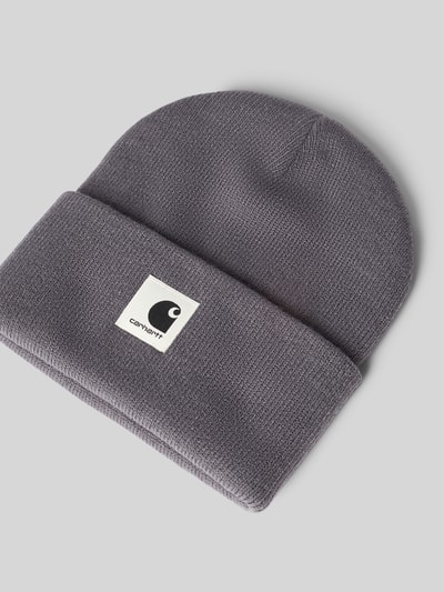 Produktfoto, Beanie mit Label-Patch Modell 'ASHLEY' von Carhartt Work In Progress in Grau, breite Umschlagkante, Strick-Optik.